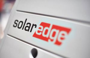 Read more about the article SolarEdge – czy warto wybrać ten falownik? Recenzja i opinie