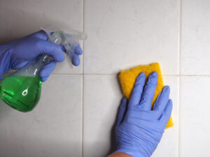 Read more about the article Czym myć płytki, żeby się błyszczały? Praktyczne porady