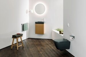 Read more about the article Czarno-biała klasyka – stwórz funkcjonalną aranżację łazienki z nowoczesnymi kolorami i drewnianymi akcentami