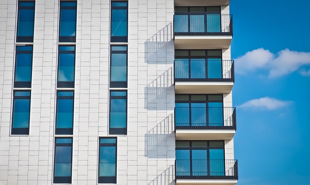 Read more about the article Balkon w bloku – jak go dobudować? Balkon przyczepny dobrrym rozwiązaniem